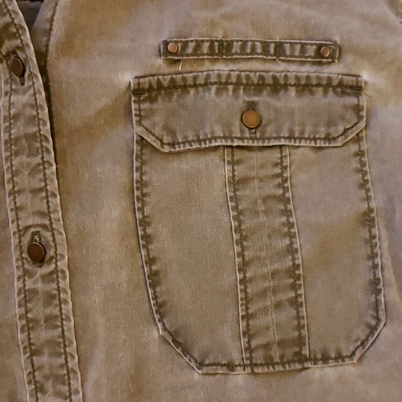 Express Shirt - Picture 3 of 3